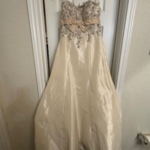 Size 8 Maggie Sottero Wedding Gown